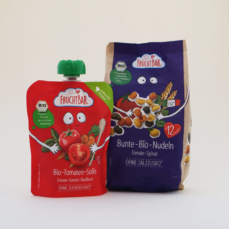 FruchtBar トマトソース 12か月から 190gとFruchtBar 3色 ミニパスタ 12か月から 300gのパッケージ