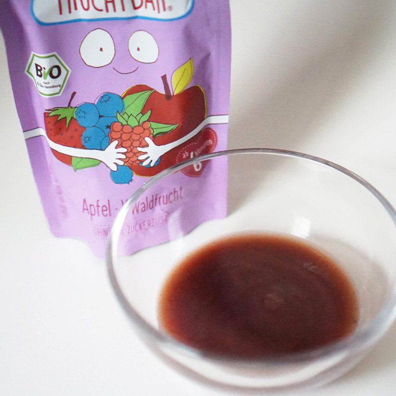 Fruchtbar(フルフトバー)フルーツピューレ りんご・森の果実(ベリー)の中身